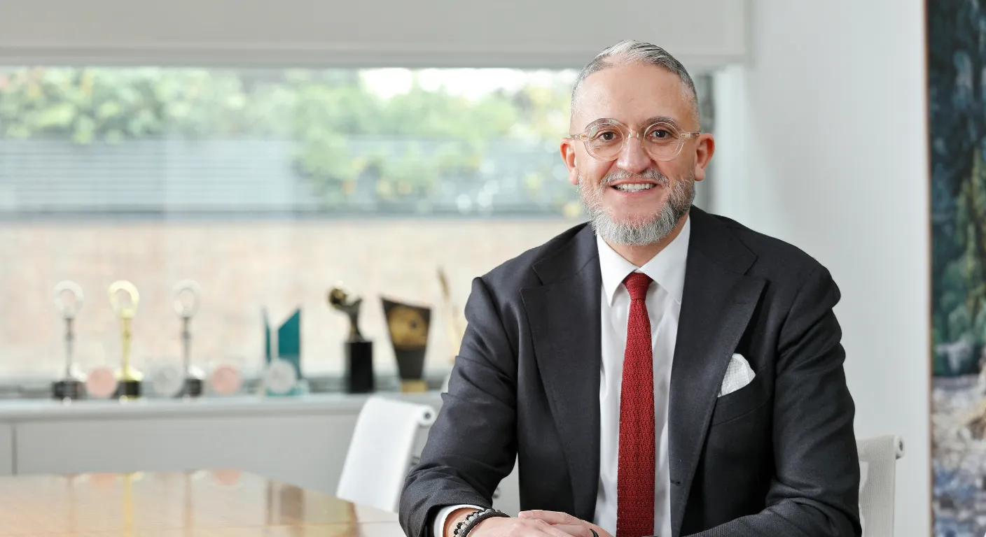 La inteligencia artificial redefine la comunicación… pero no sustituye al criterio humano. Mi entrevista en Emprendedor.com